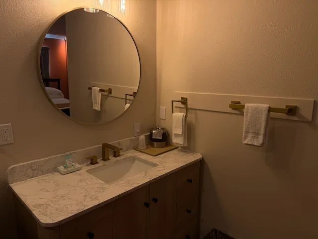 غرفة ديلوكس رباعية بسريرين كوين، Boulder Twin Lakes Inn 10/10