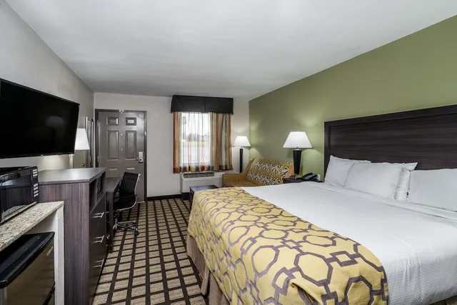 غرفة بسرير كينج، Baymont By Wyndham Clarksville 1/4