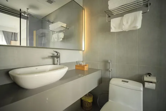 غرفة ديلوكس بسريرين منفصلين بإطلالة على المدينة، A'dor Hotel & Spa Quy Nhon 2/3