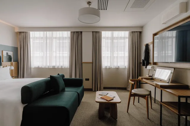 1 Bedroom, Suite, Queen Bed, Kitchenette, Club Quarters Hotel London City 3/9