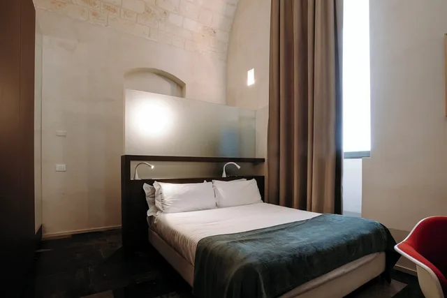 Classic, Queen Bed, Villa Boscarino 2/3