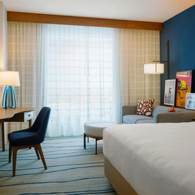 غرفة بسرير كينج بإطلالة على البحر مع أريكة، Gaylord Pacific Resort & Convention Center 2/3