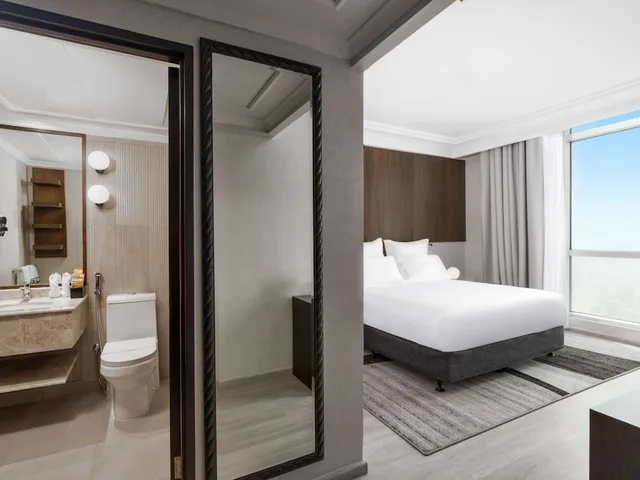 Junior Suite, Deluxe, Twin Beds, City View, Pullman ZamZam Makkah 3/3