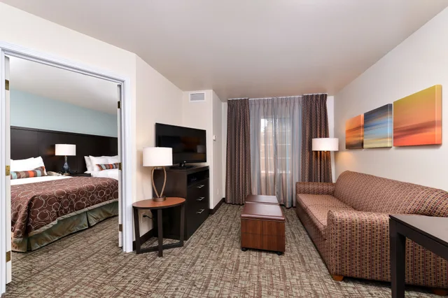 جناح بسريرين مزدوجين بغرفة نوم واحدة بمطبخ، Staybridge Suites Sioux Falls At Empire Mall 1/7