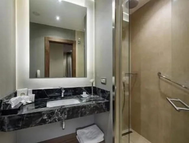 غرفة بسرير كينج للمدخنين، Ramada by Wyndham Elazig 3/5