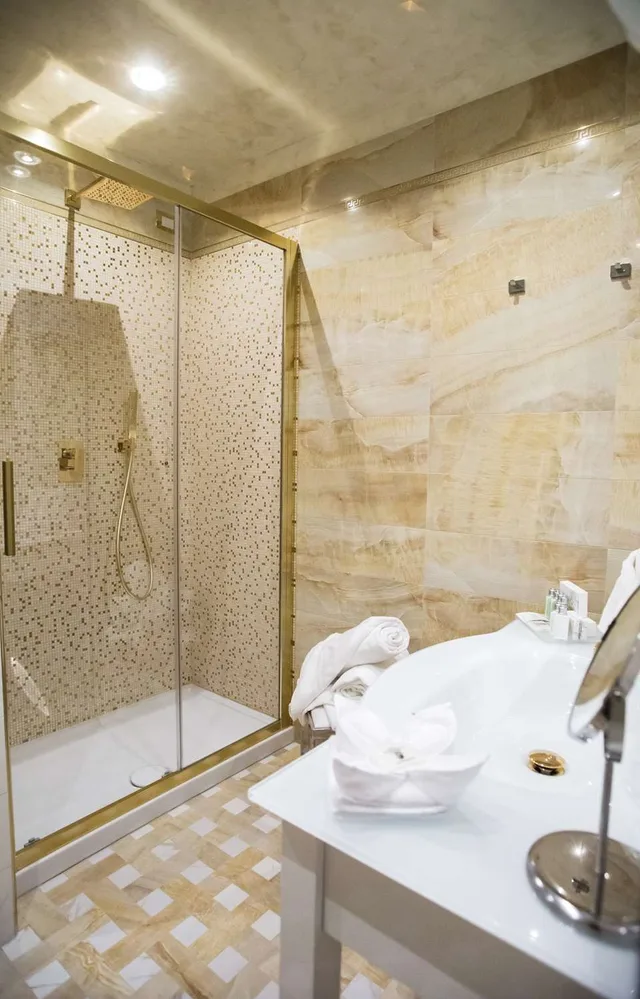 Junior Suite, King Bed, 2 Bathrooms, Best Western Premier Milano Palace Hotel 8/8