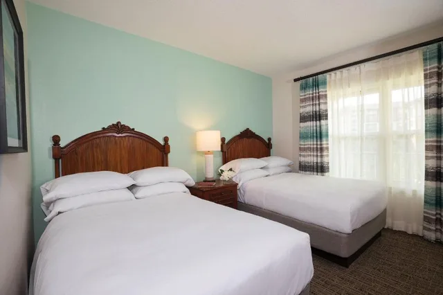 فيلا بسرير كينج وسريرين مزدوجين بشرفة بغرفتي نوم مع أريكة بحوض جاكوزي، Sheraton Vistana Villages Resort Villas, I-Drive/Orlando 1/2