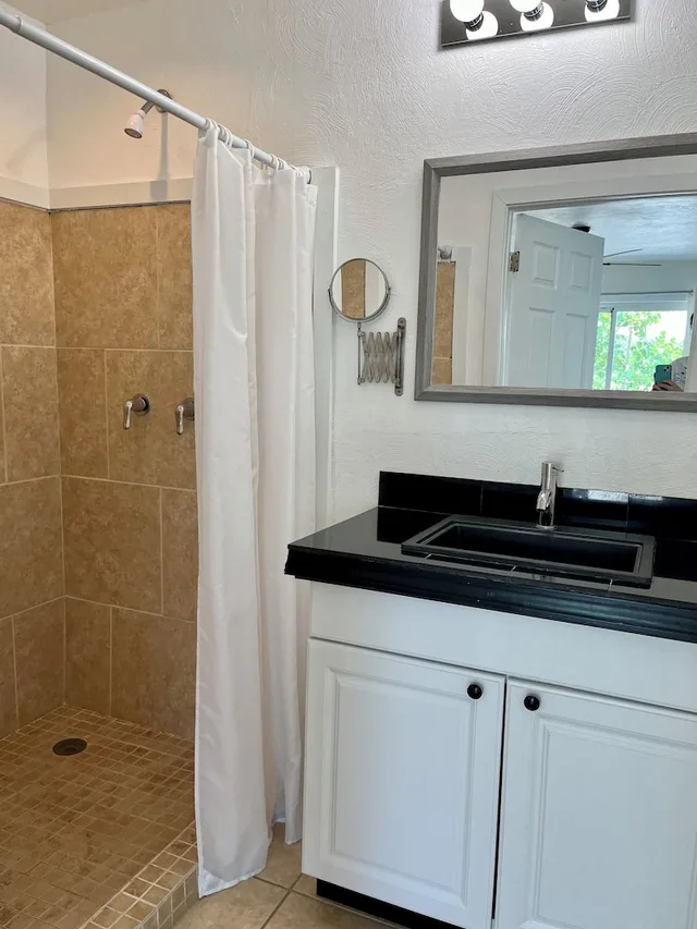 2 Bedrooms, Town House, King and Queen Bed, Bay View، Turtle Beach Resort and Inn 3/3