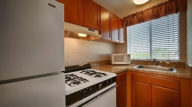 غرفة مفردة بسرير كينج بمطبخ، Lamplighter Inn Suites At Sdsu 2/2