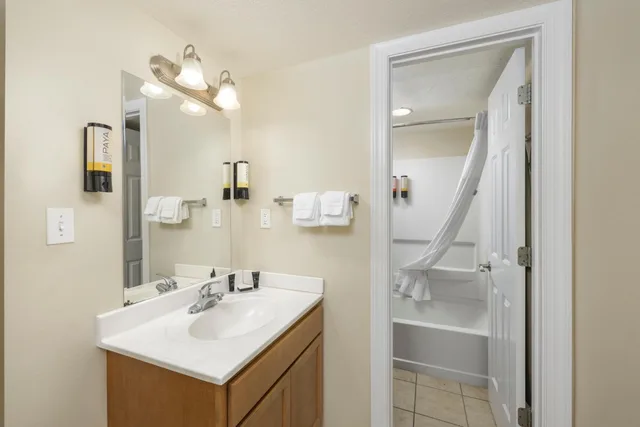 Studio, King Bed, Sofa, Kitchenette, Beachside Resort 7/7
