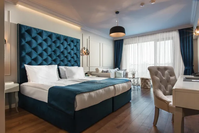 Deluxe, King Bed, Lateral Side Sea View, Balcony، Casa di Fiore SPA and Medical Hotel 2/8