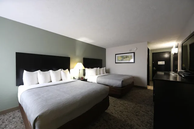 غرفة قياسية بسريرين كوين، Quality Inn Suites Mattoon 1/7