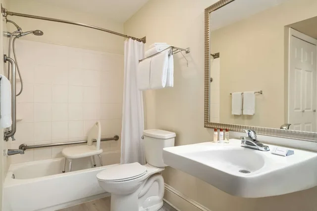 جناح بسريرين مزدوجين لذوي الإعاقة، Hawthorn Suites By Wyndham Tinton Falls 2/2