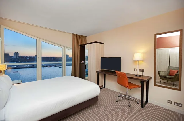 غرفة بسرير كوين مع أريكة، Doubletree By Hilton London Excel 3/9