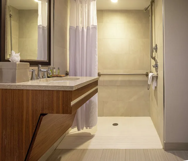 جناح بسريرين مزدوجين لذوي الإعاقة، Doubletree By Hilton Pittsburgh Greentree 6/8