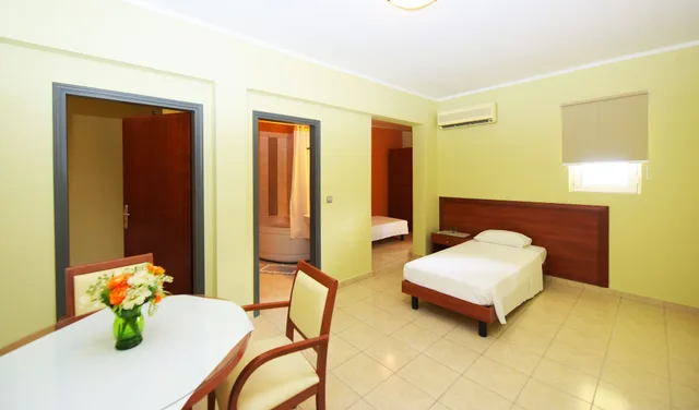 جناح بأربعة أسرّة بإطلالة على الحديقة بغرفتي نوم، Esmeralda Hotel 5/8