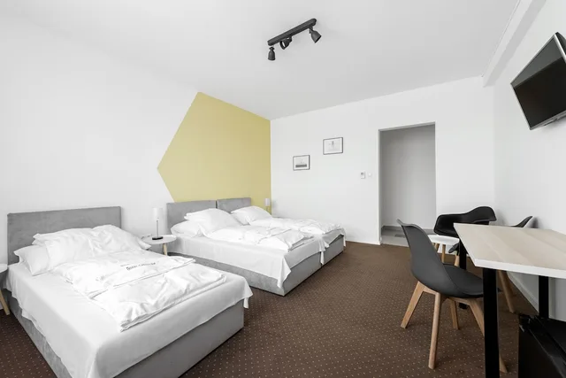غرفة قياسية رباعية بأربعة أسرّة، Chesscom Hotel 1/5