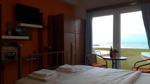 استوديو بإطلالة على البحر، Orange Fodele 2/5