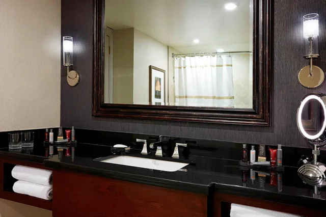 غرفة كلوب بسرير كينج، Westchester Marriott 8/9