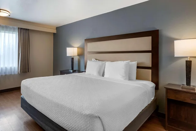 جناح، Best Western Sunridge Inn & Conference Center 4/6