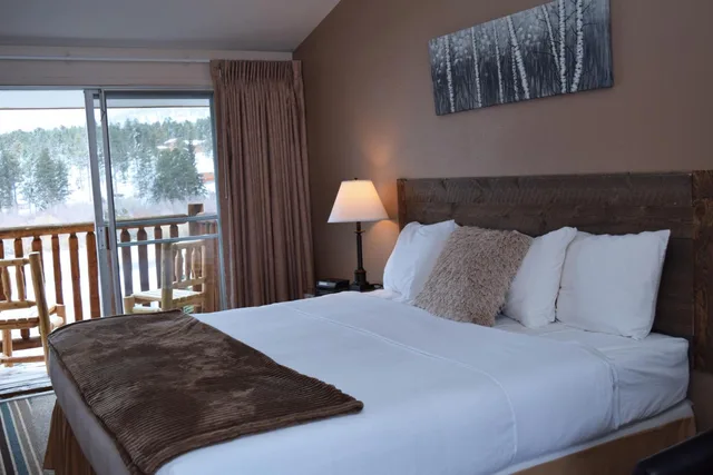 غرفة بسرير كينج بشرفة، Alpine Trail Ridge Inn 3/9