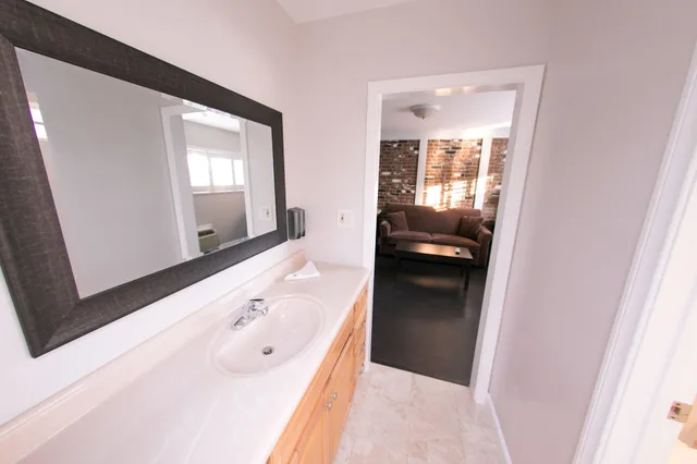 suite, Staples Center Inn 3/3