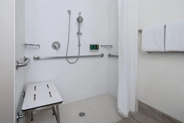 جناح استوديو بسريرين مزدوجين لذوي الإعاقة، Springhill Suites Scottsdale North 3/3
