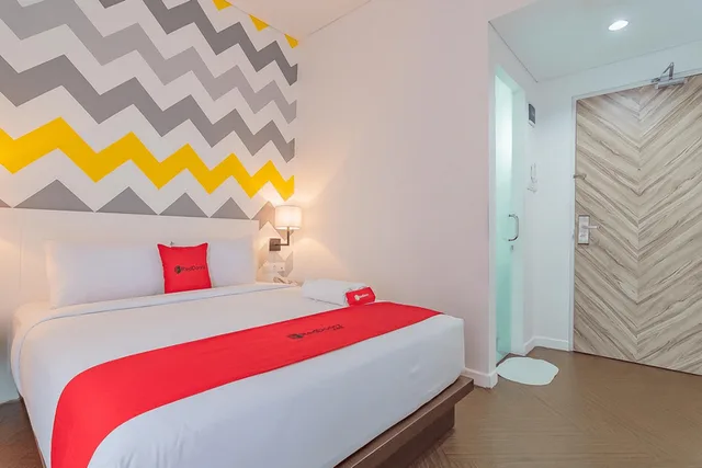Reddoorz, Deluxe، RedDoorz Premium @ Hotel Hebat 2/4