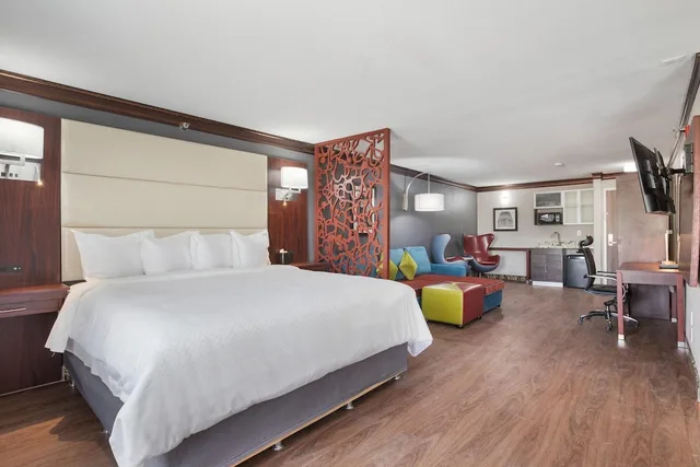 Upgrade, Suite, King Bed, Corner، The Leo Collection Detroit, an Ascend Collection Hotel 1/9