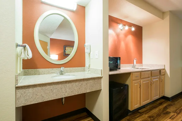 جناح بسرير كينج، Red Roof Inn & Suites Philadelphia - Bellmawr 10/10