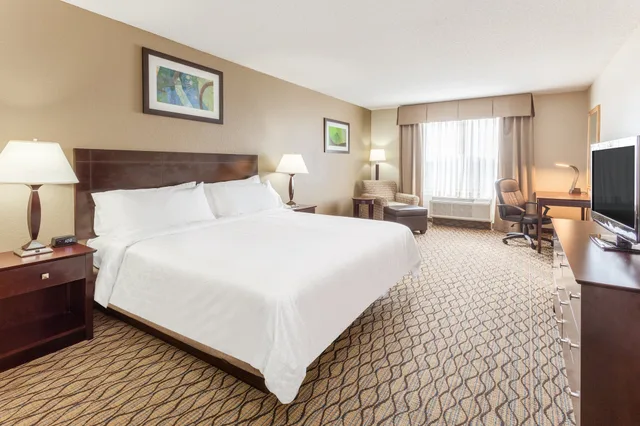 Standard, King Bed, Accessible, Holiday Inn Express Charles Town 1/5