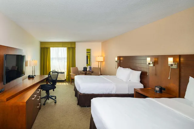 Upgrade, Business, 2 Double Beds, Quality Inn Rouyn-Noranda 2/6