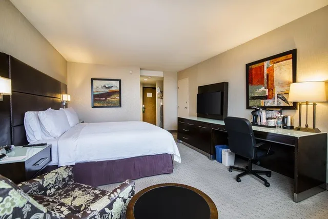 غرفة بسرير كينج، Holiday Inn Vancouver Centre 2/7