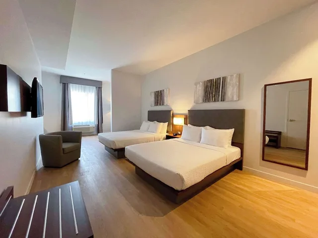 Suite, 2 Queen Beds, Sofa, Quality Inn Quebec City 2/9