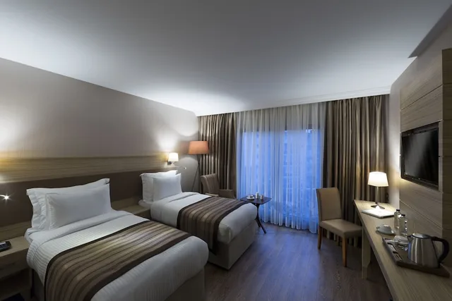 غرفة قياسية ثلاثية بثلاثة أسرّة، Regard Hotel 1/4
