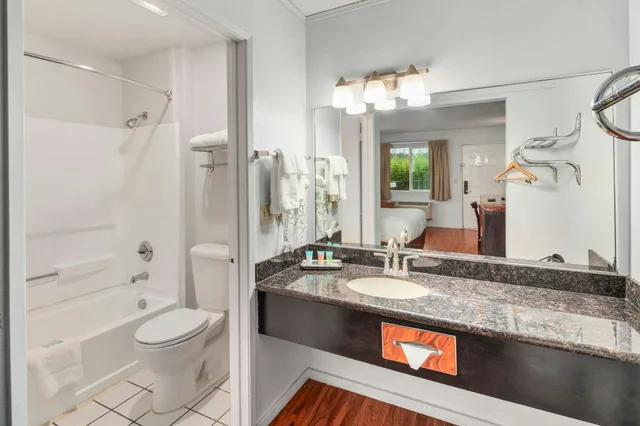 غرفة بسرير كوين لذوي الإعاقة، Inn at Lake Washington By OYO I-405 5/5