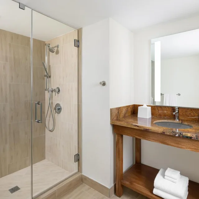 Room, 2 Queen Beds, Partial Ocean View, French Balcony، Collins Court South Beach 3/3