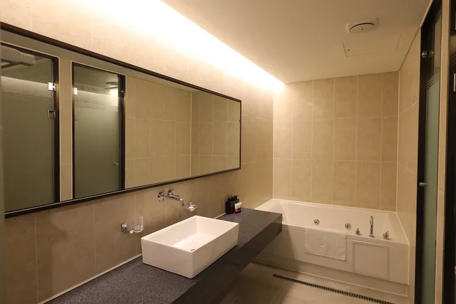 Suite, Double Bed, Corner, REST HOTEL 2/2