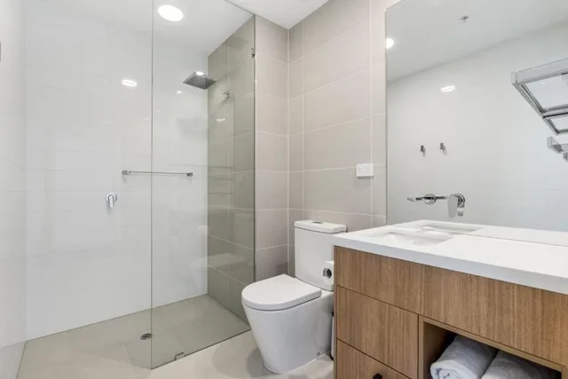 1 Bedroom, Suite, Essence Suites Taringa 3/4