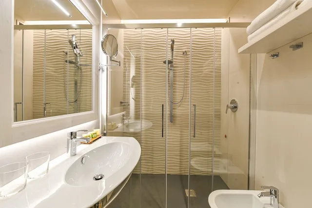 غرفة ديلوكس بسرير مزدوج بإطلالة على الحديقة، Hotel Liliana Diano Marina 3/3