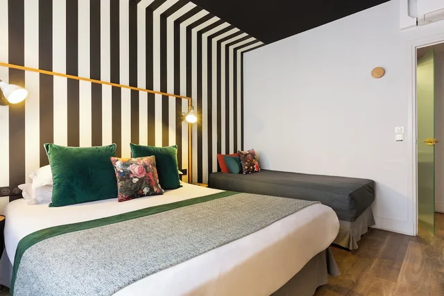 غرفة ثلاثية بسرير كوين وسرير فردي، Hotel Edmond W 1/4