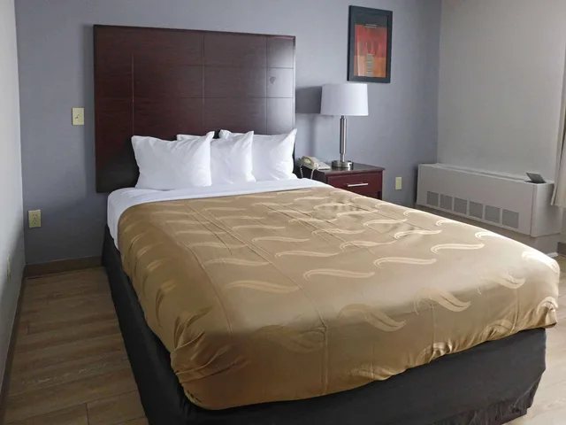 غرفة بسرير كوين، Quality Inn Colchester - Burlington 7/8