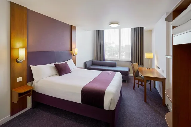 غرفة قياسية بسرير مزدوج، Premier Inn Maidstone (Allington) 1/2