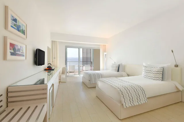 غرفة بانورامية كلوب بسريرين منفصلين بإطلالة على البحر، Kempinski Hotel Aqaba Red Sea 1/8