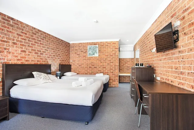 Deluxe, Queen Bed, Lake Macquarie Motor Inn 3/6