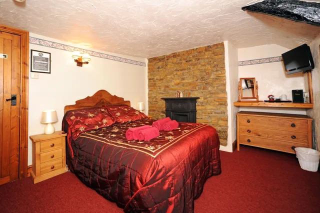 Room, Double Bed, The West Country Inn 4/4
