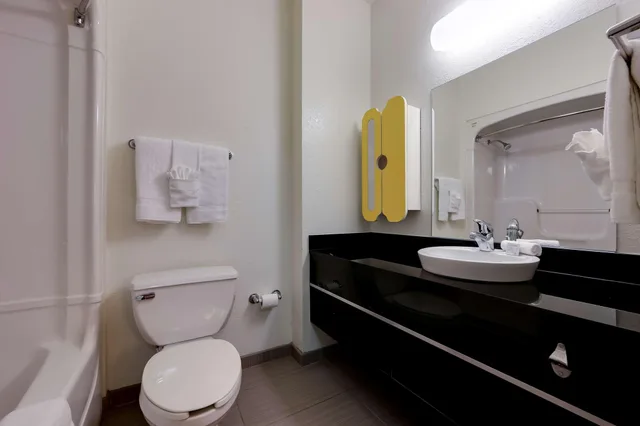 2 Full Beds - Non-Smoking، Studio6 Mississauga, ON - Toronto 10/10