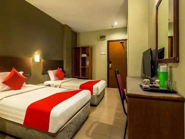 غرفة قياسية بسريرين منفصلين، Super OYO 828 Comfort Hotel Shah Alam 2/3