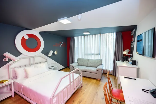 غرفة ديلوكس بسرير كينج وسرير كوين، Limehouse Library Hotel 3/10
