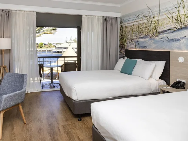 Executive, 2 Double Beds, Lagoon View، Novotel Sunshine Coast Resort 2/7